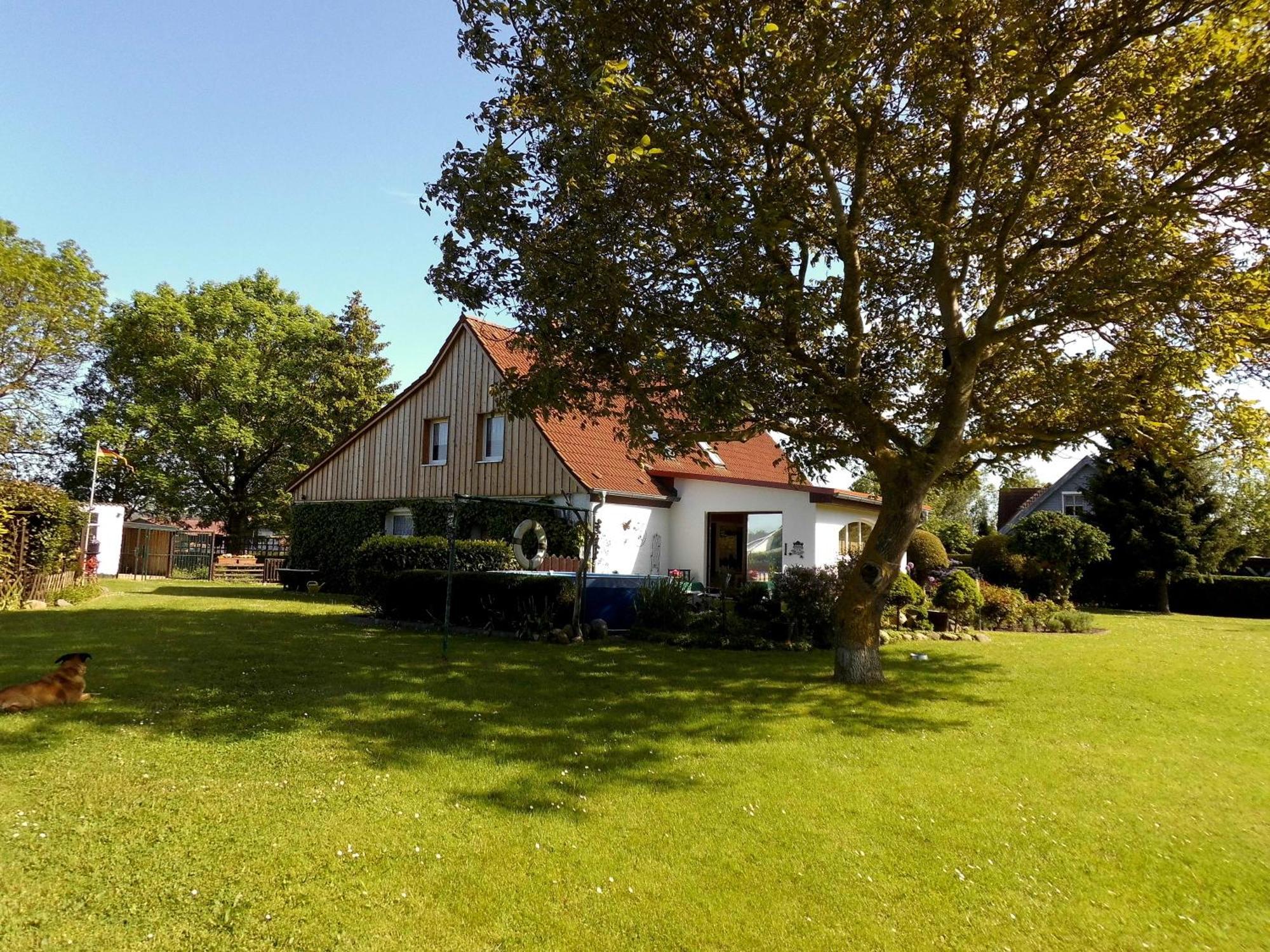 Bungalow Und Ferienwohnung Auf Ruegen Kluis Exterior photo